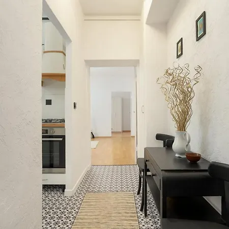 Bright & Comfortable Garbary 35 Old Town By Renters Apartment