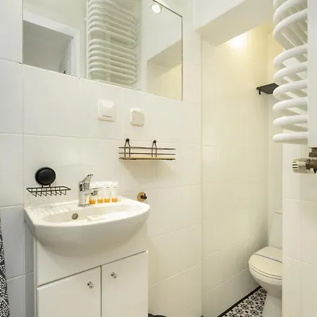 Bright & Comfortable Garbary 35 Old Town By Renters Apartment *